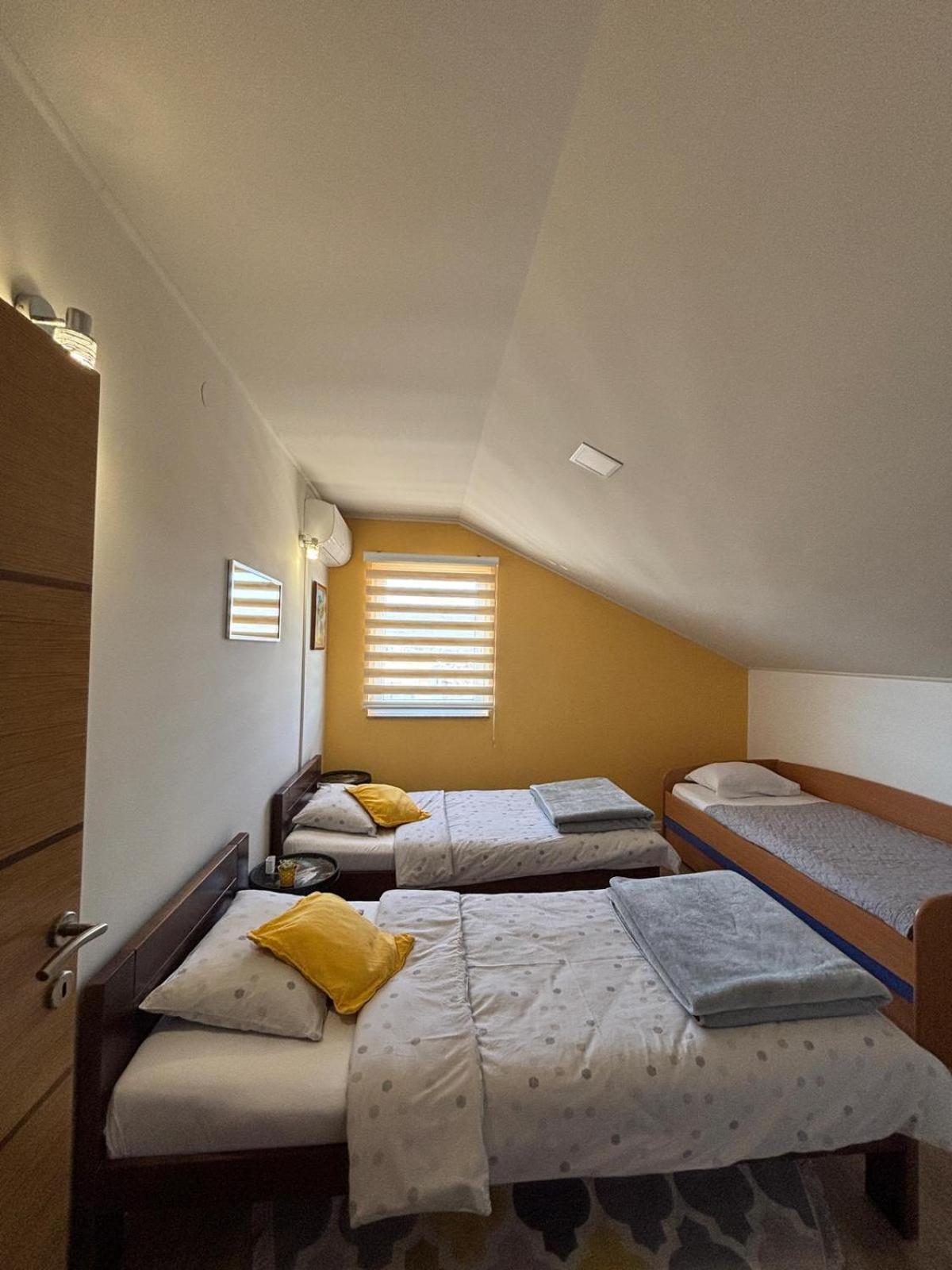 Sobe I Apartman R Bileca Exterior photo
